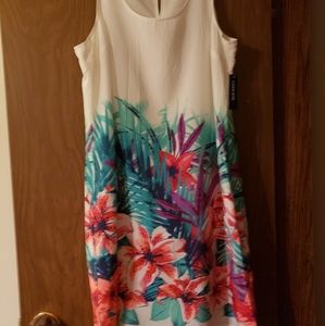 NWT Old Navy Medium Gorgeous white & flower Dress
